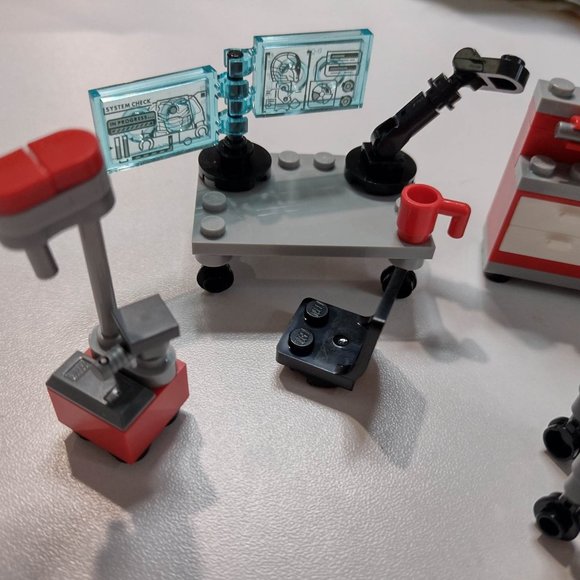 Lego Science Lab set up - Picture 3 of 5